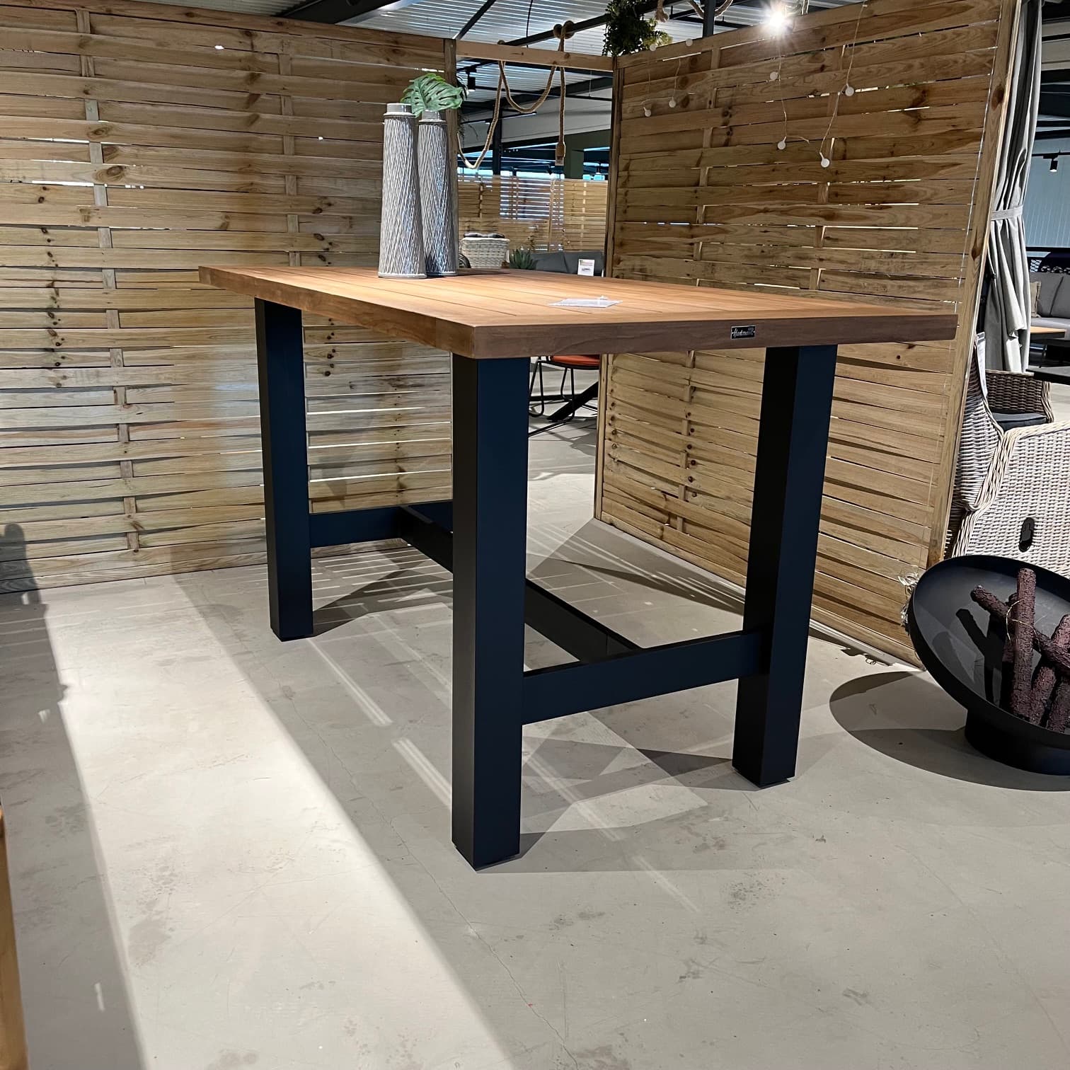 Showroommodel Bartafel Yasmani